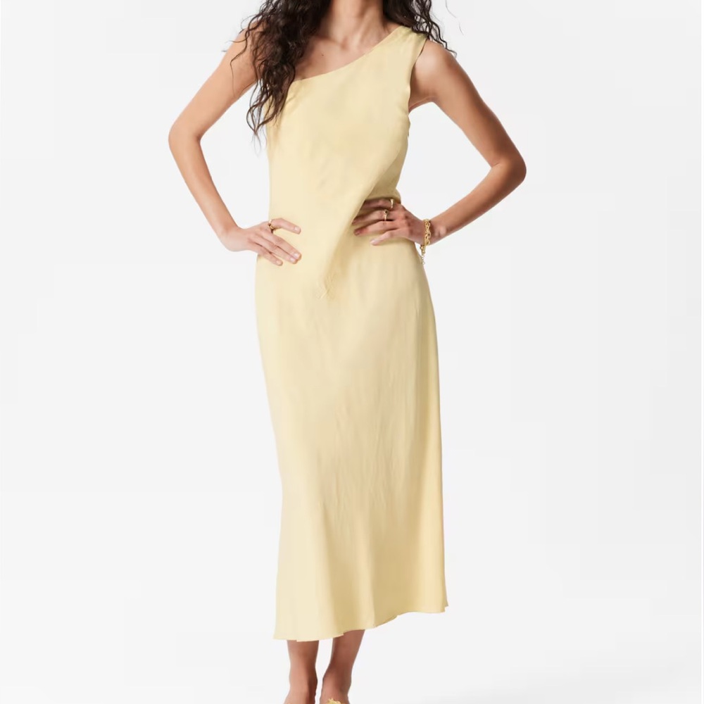 & Other Stories - Elegant Pastel Yellow One-Shoulder Dress